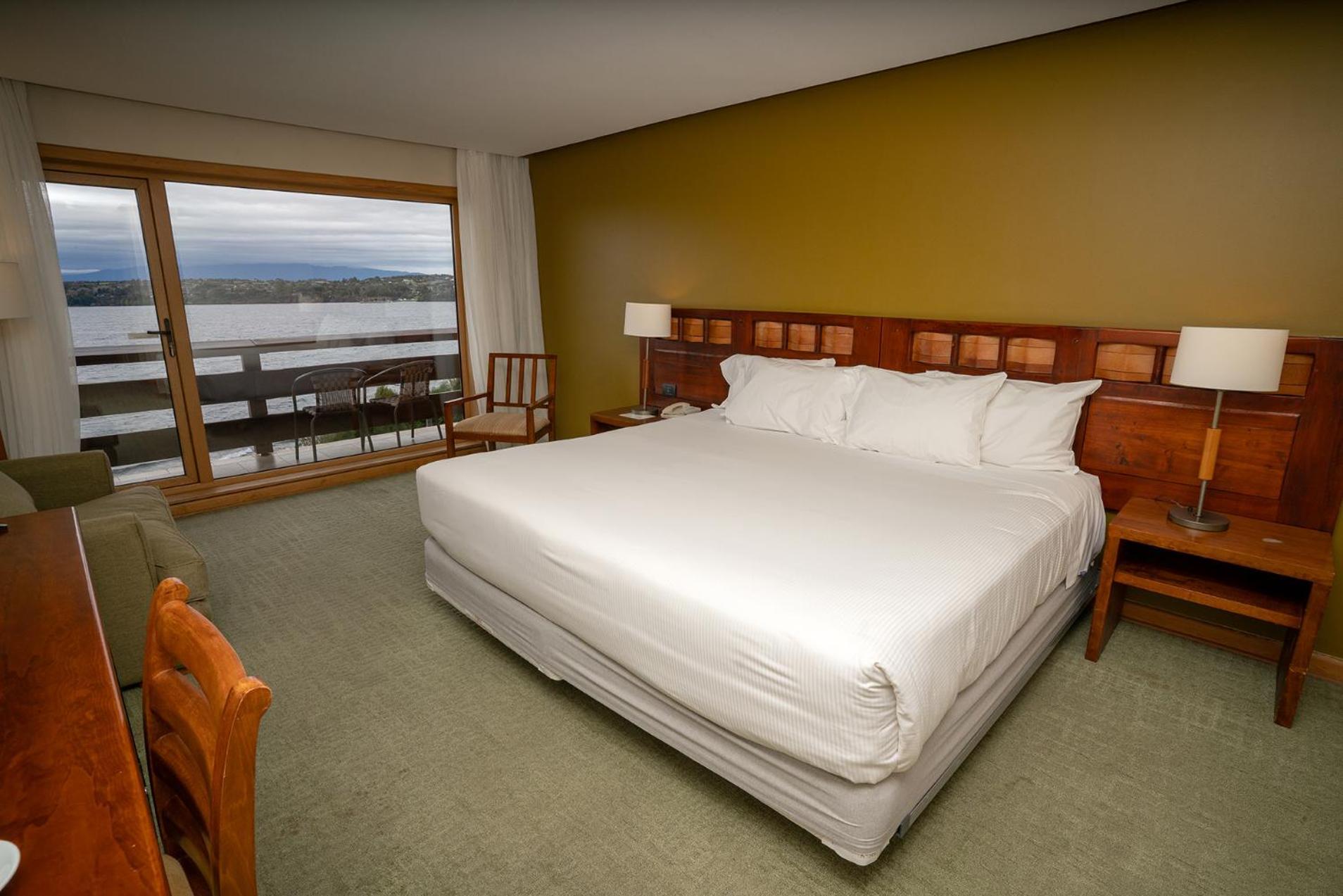 Wyndham Puerto Varas Pettra Ngoại thất bức ảnh A bedroom at the lodge