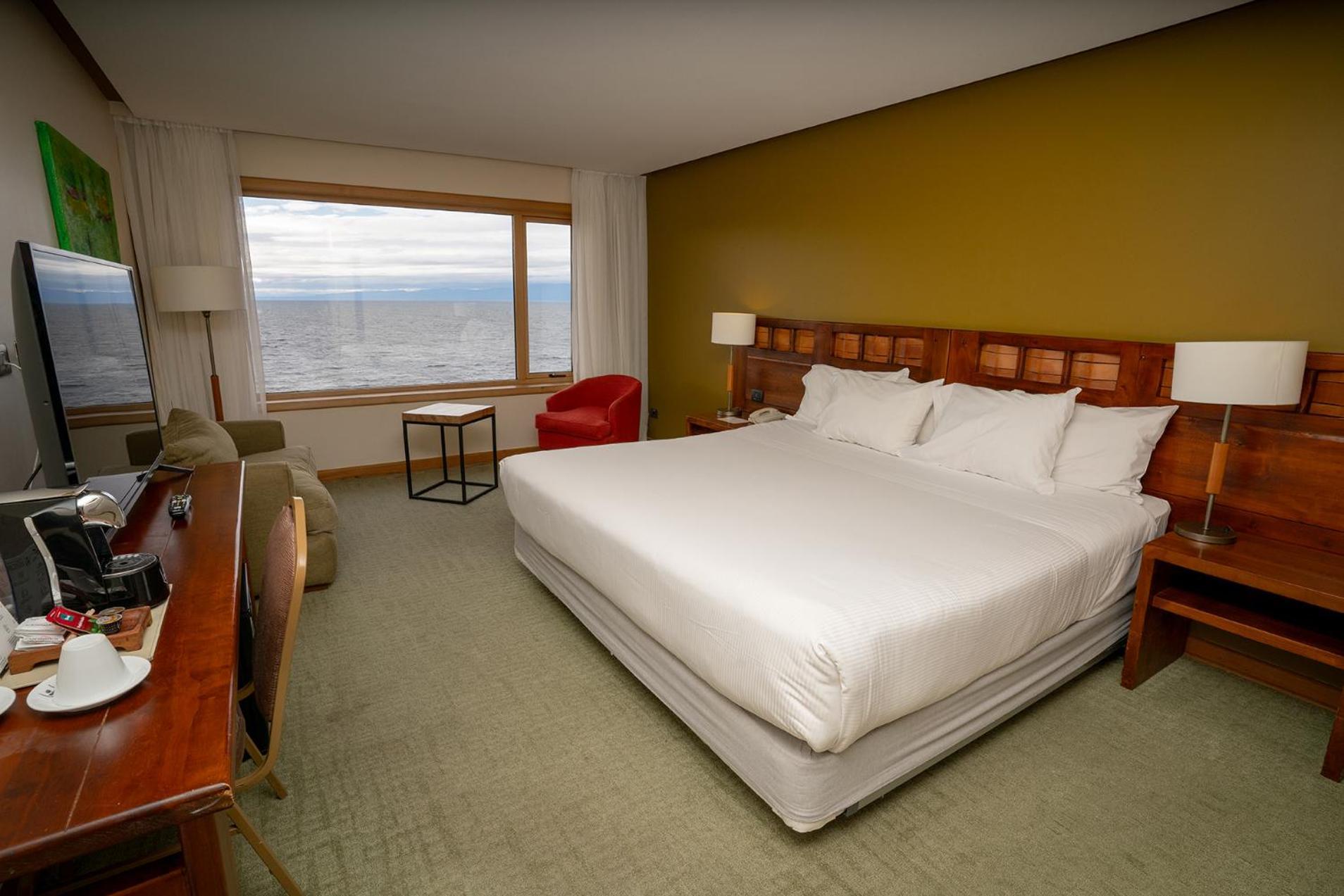 Wyndham Puerto Varas Pettra Ngoại thất bức ảnh A room at the Hotel