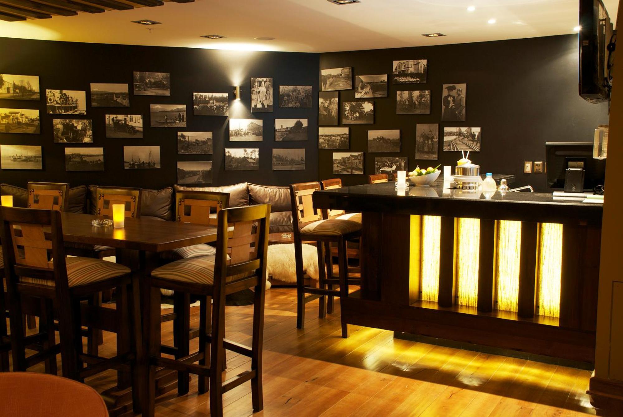 Wyndham Puerto Varas Pettra Ngoại thất bức ảnh The bar at the hotel