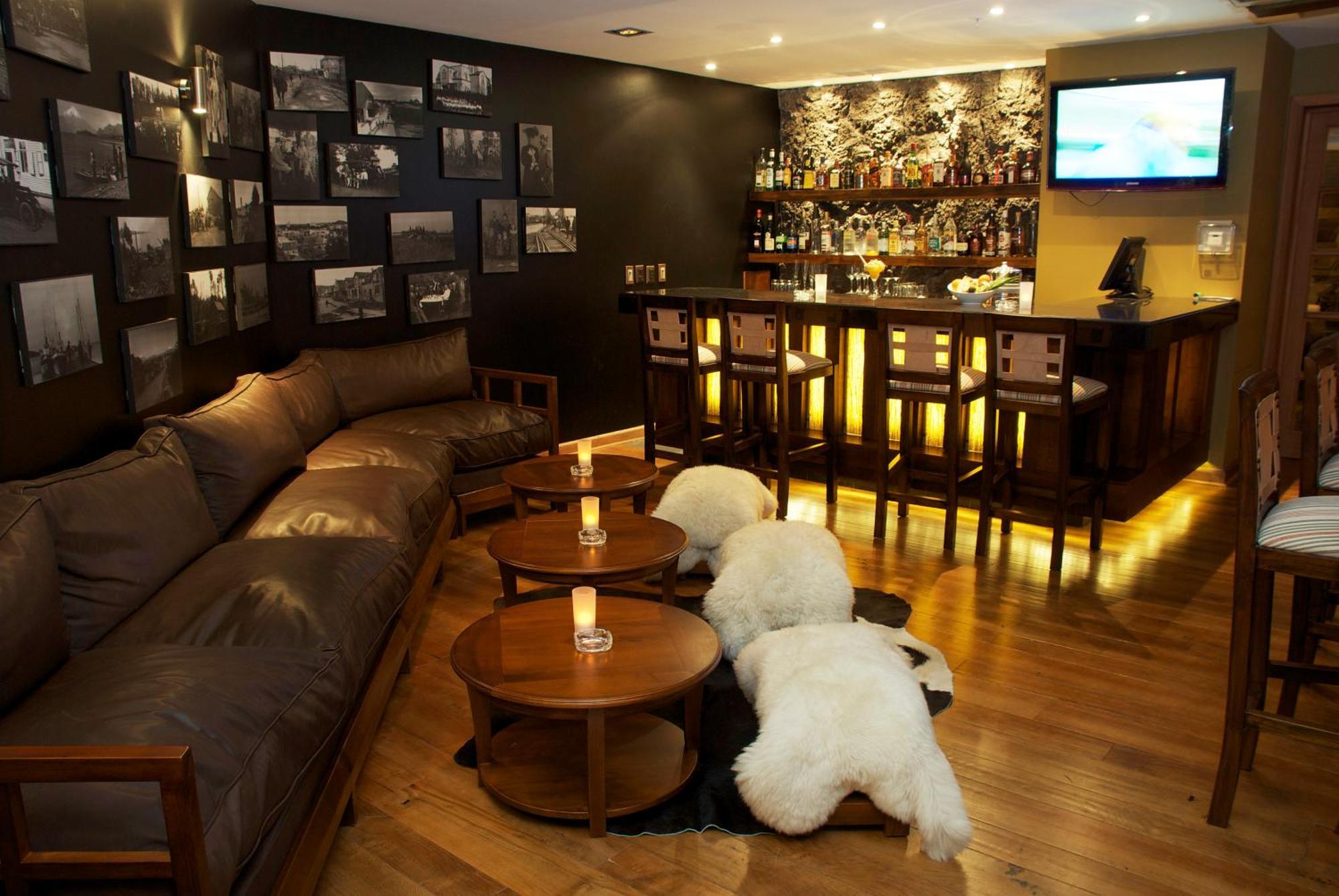 Wyndham Puerto Varas Pettra Ngoại thất bức ảnh The bar at the hotel