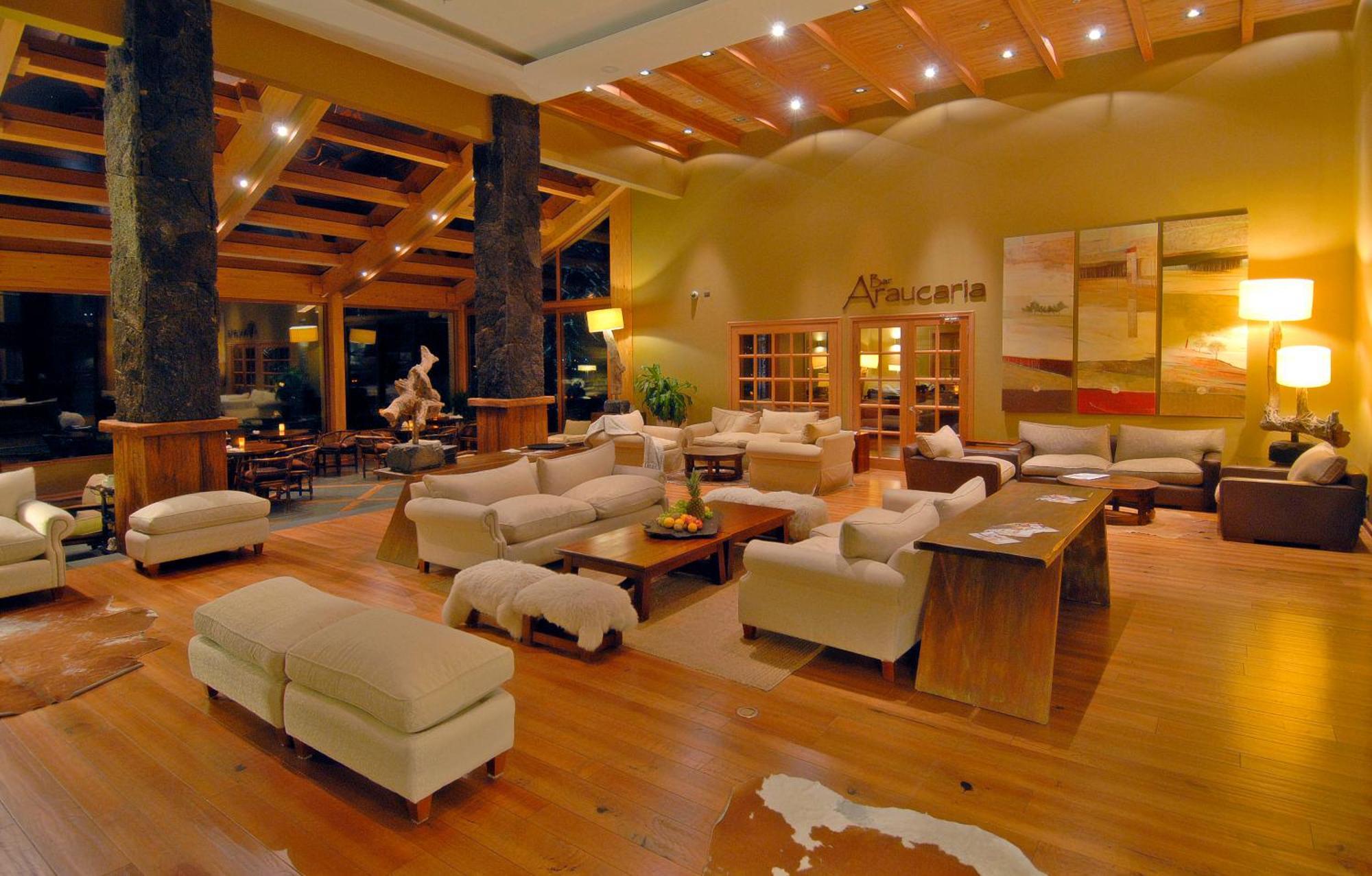 Wyndham Puerto Varas Pettra Ngoại thất bức ảnh The lobby of the hotel