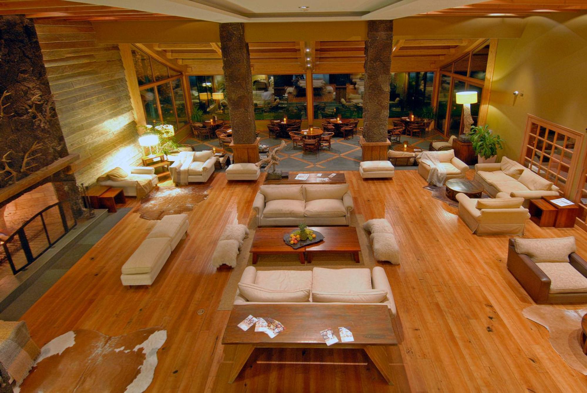 Wyndham Puerto Varas Pettra Ngoại thất bức ảnh The lobby at the Four Seasons Resort