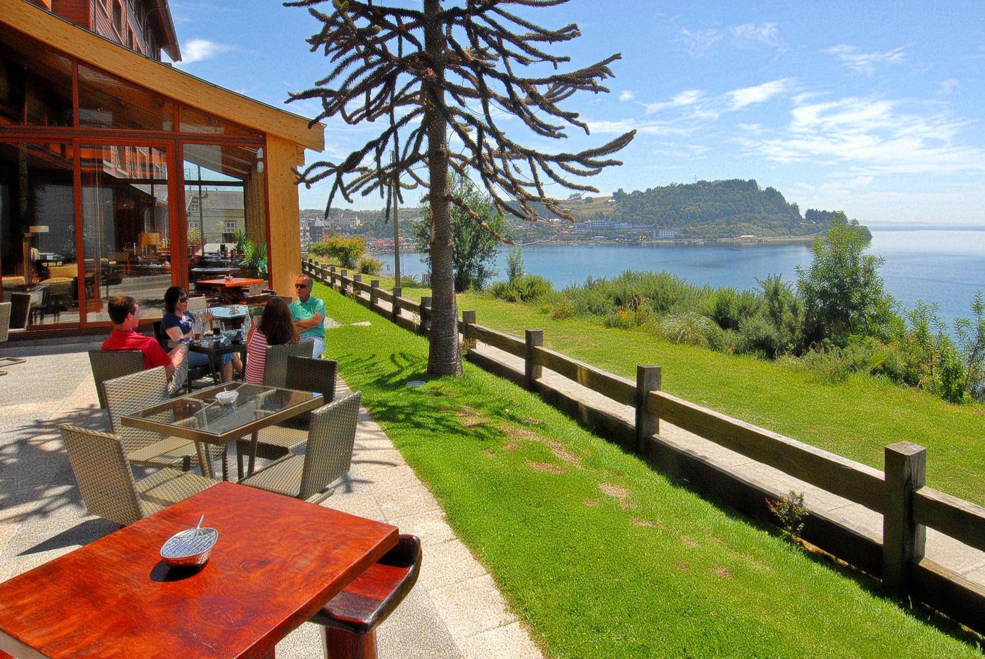 Wyndham Puerto Varas Pettra Ngoại thất bức ảnh View of the hotel