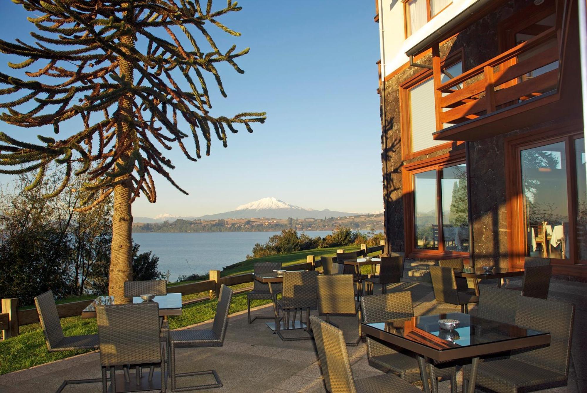 Wyndham Puerto Varas Pettra Ngoại thất bức ảnh View of the hotel