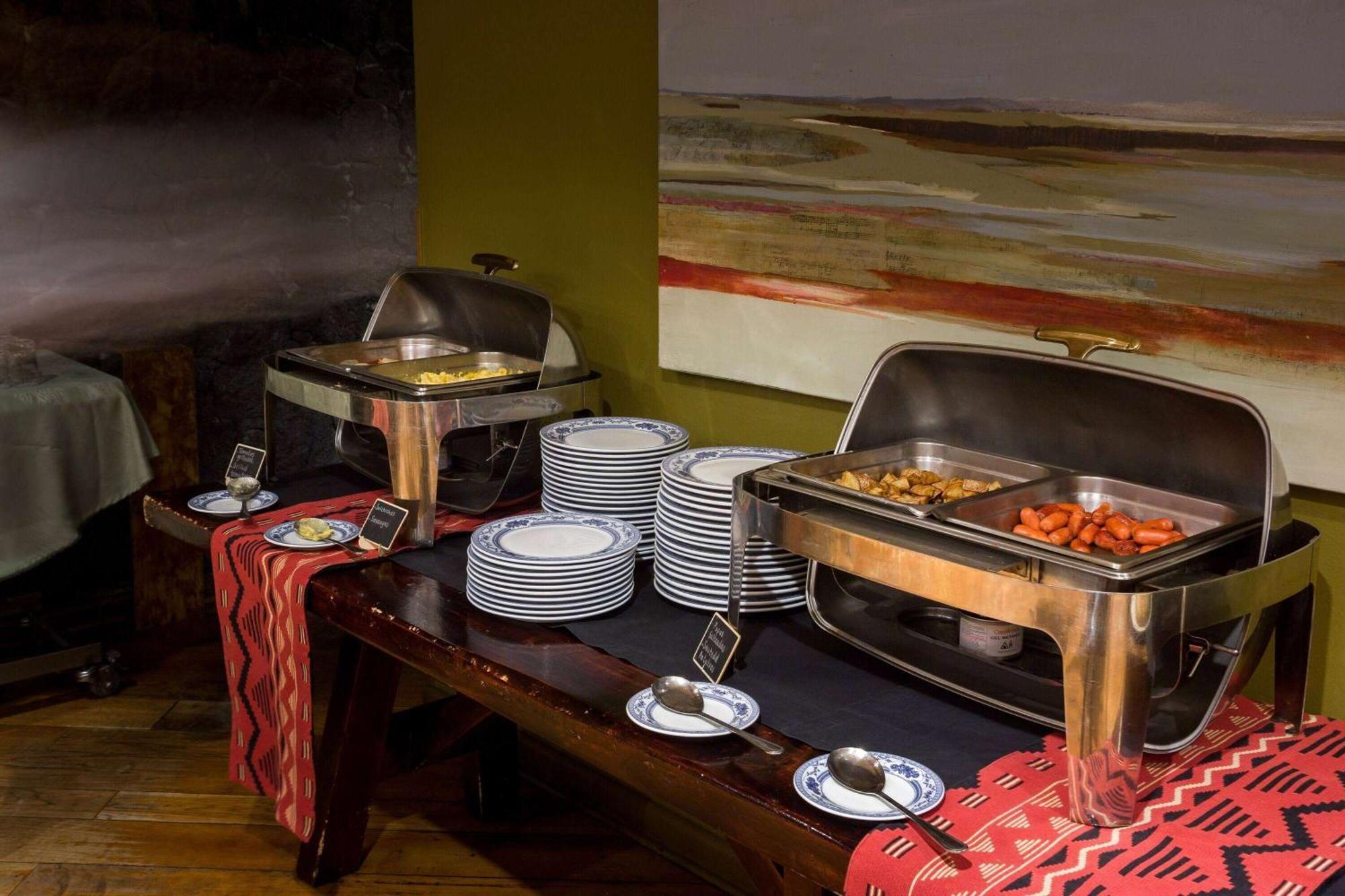 Wyndham Puerto Varas Pettra Ngoại thất bức ảnh A chafing dish