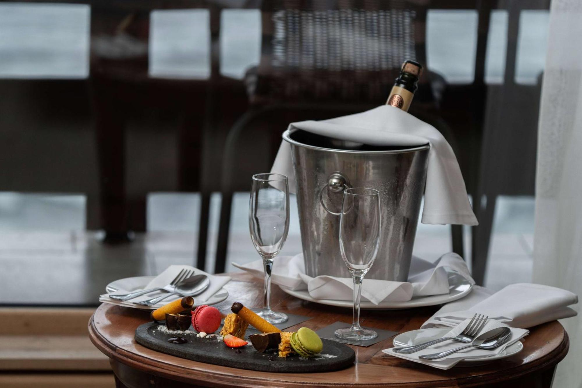 Wyndham Puerto Varas Pettra Ngoại thất bức ảnh Champagne bucket